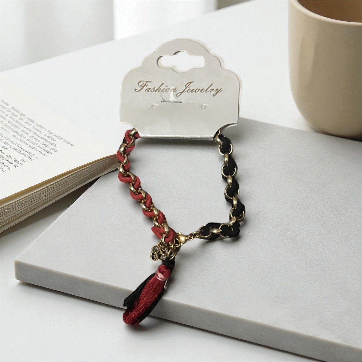 Модерна плетена гривна с ресни – златисто-бордо